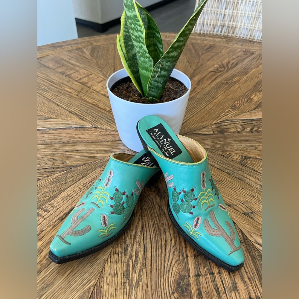 VINTAGE The Manuel Collection by Manuel Cuevas Limited Edition Mules SZ 8 B